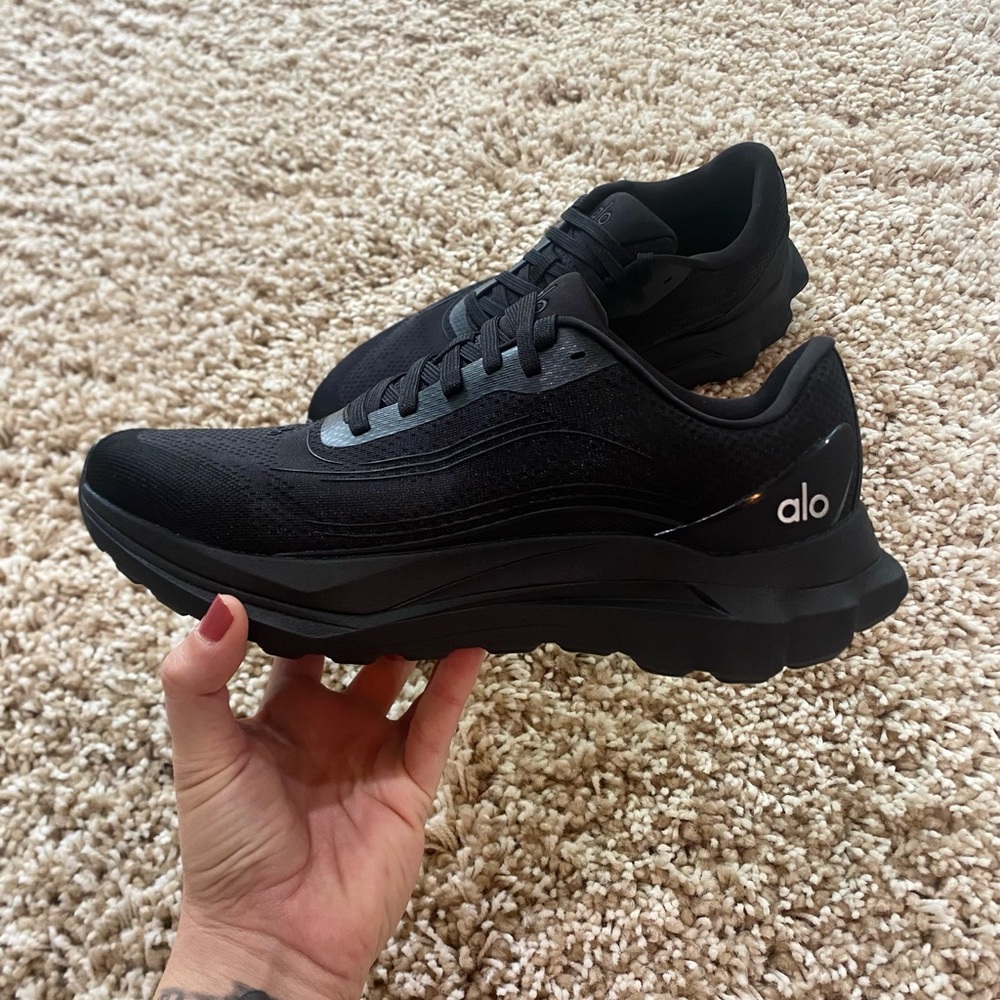 BRAND NEW Alo Runners